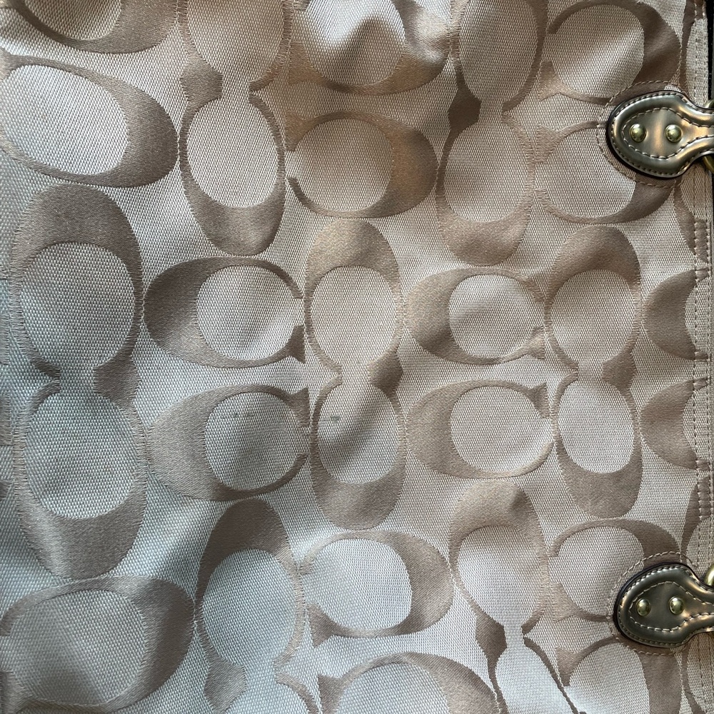 Coach Poppy Signature Hallie East Metallic canvas 👜 - Picture 5 of 10